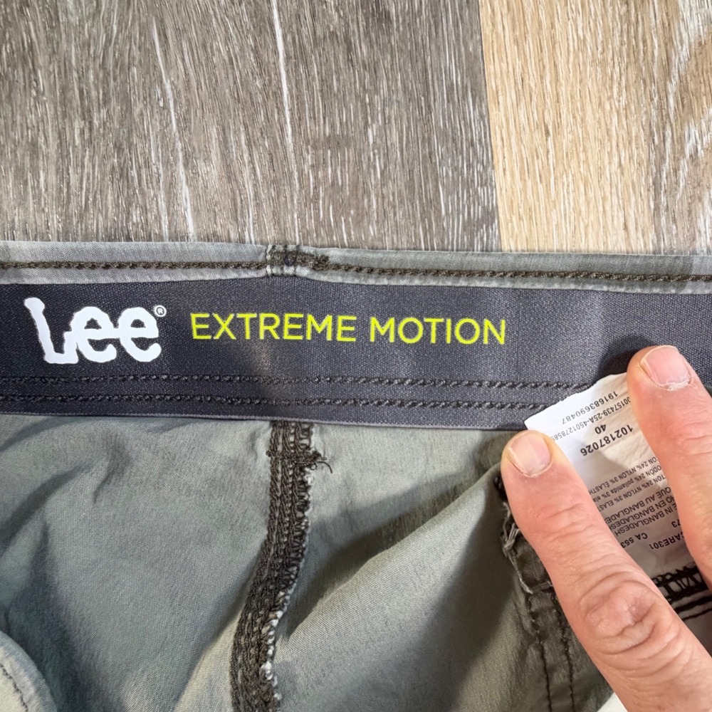 Lee Cargo Shorts Mens 40 Green Camo Extreme Motion Stretch Multi Pocket - Picture 2 of 7